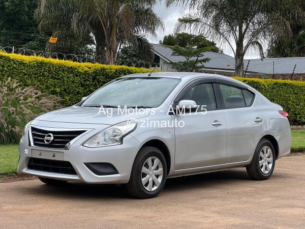 2015 Nissan  Latio