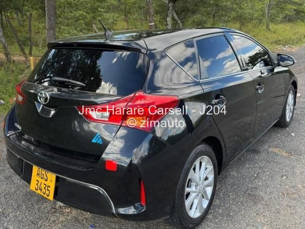 2015 Toyota  Auris