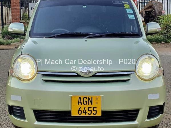 2014 - Toyota  Sienta