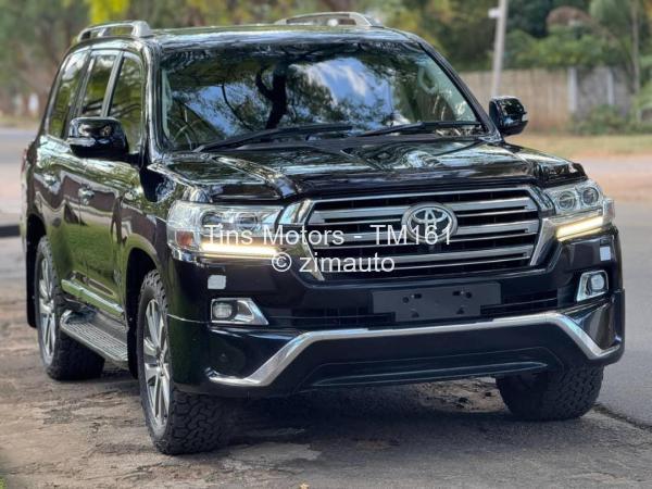 2017 - Toyota  Hilux