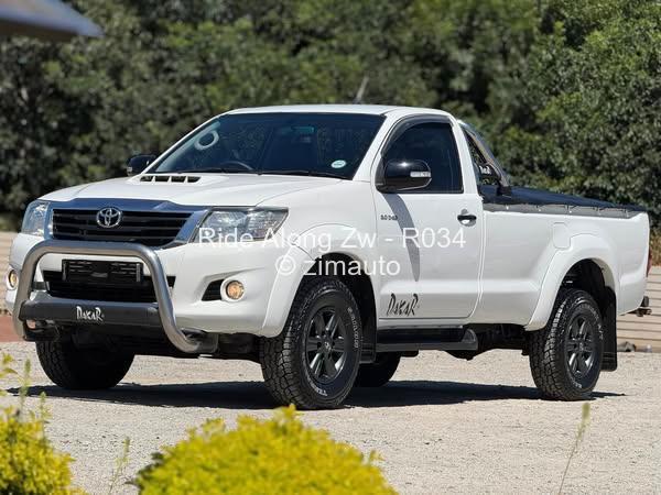 2015 - Toyota  Hilux