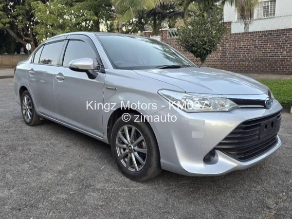 2017 - Toyota  Axio