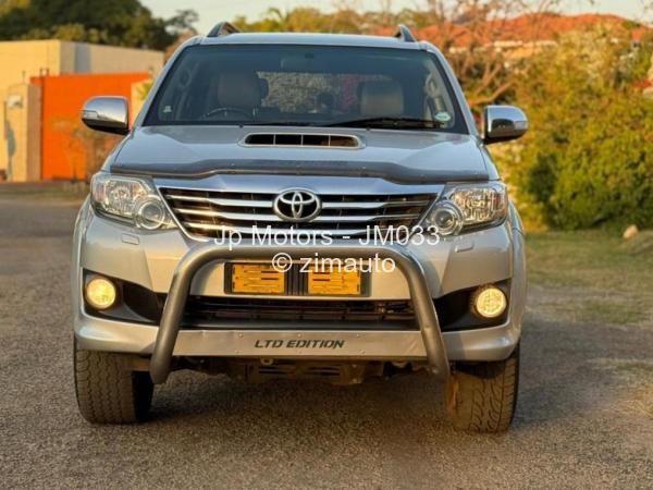 2013 Toyota  Fortuner