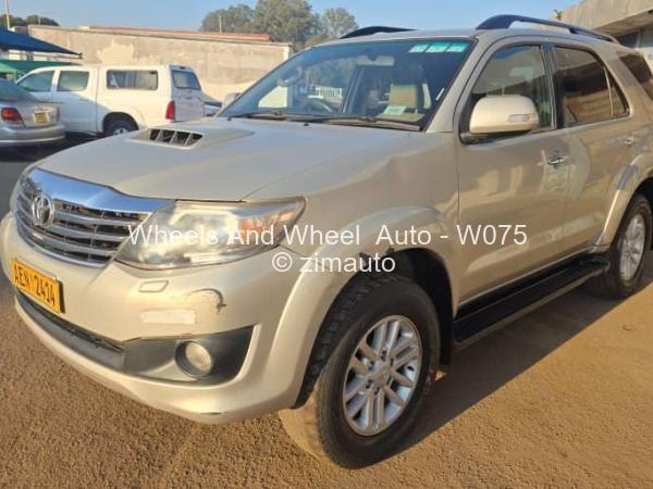 2012 Toyota  Fortuner
