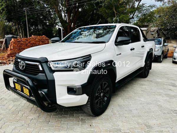 2023 - Toyota  Hilux