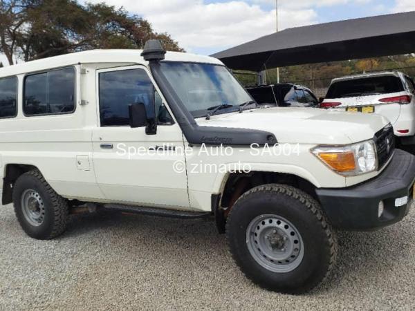 2016 - Toyota  Land Cruiser 79
