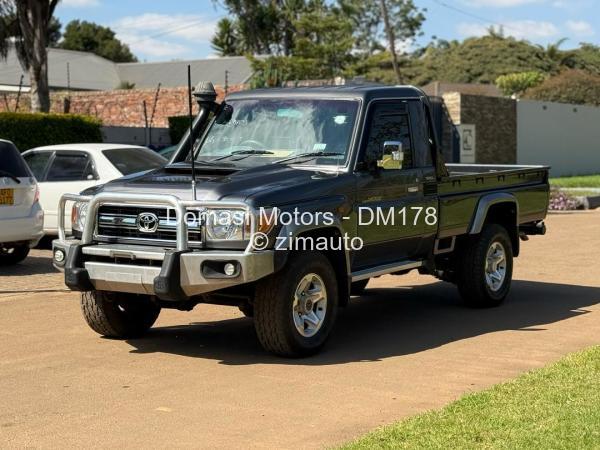 2017 Toyota  Land Cruiser 79