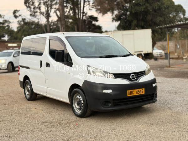 2010 Nissan  NV200