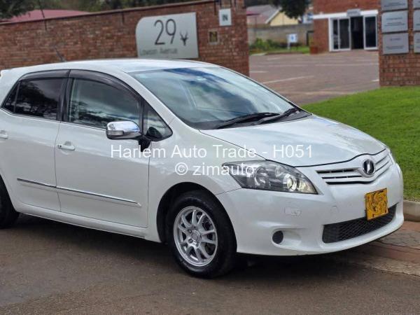 2013 Toyota  Auris
