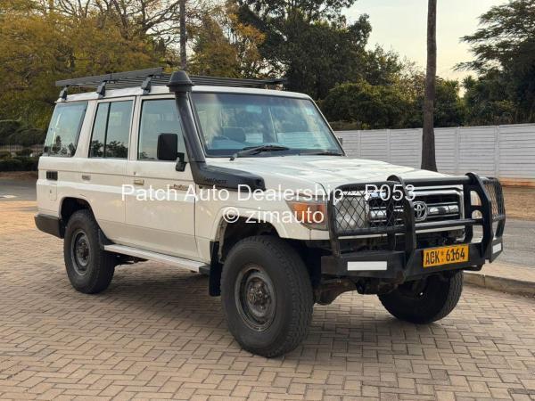 2011 Toyota  Land Cruiser 76