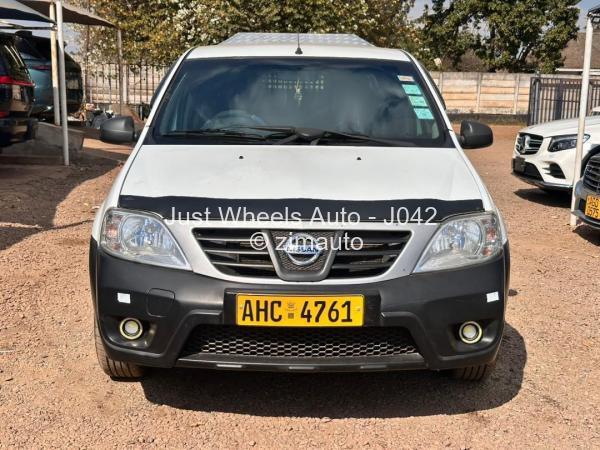 2019 Nissan  NP200