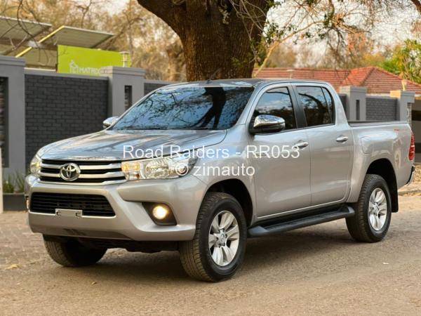 2017 Toyota  HILUX REVO