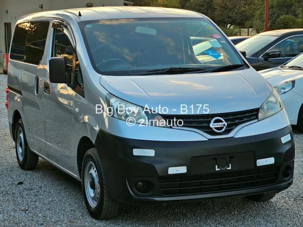 2017 Nissan  NV200