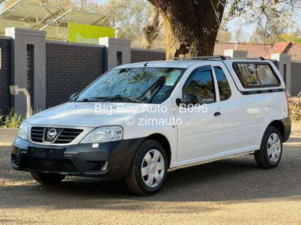 2017 Nissan  NP200