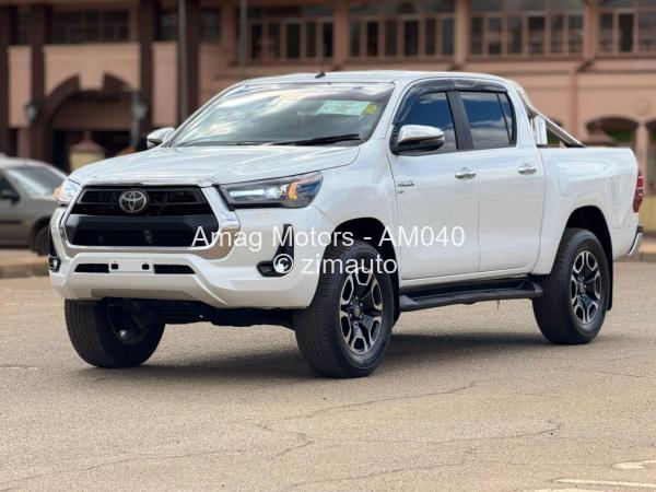 2021 - Toyota  Hilux