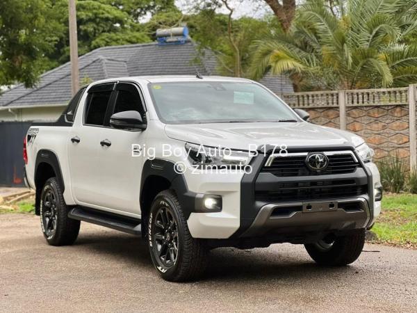 2025 Toyota  HILUX REVO