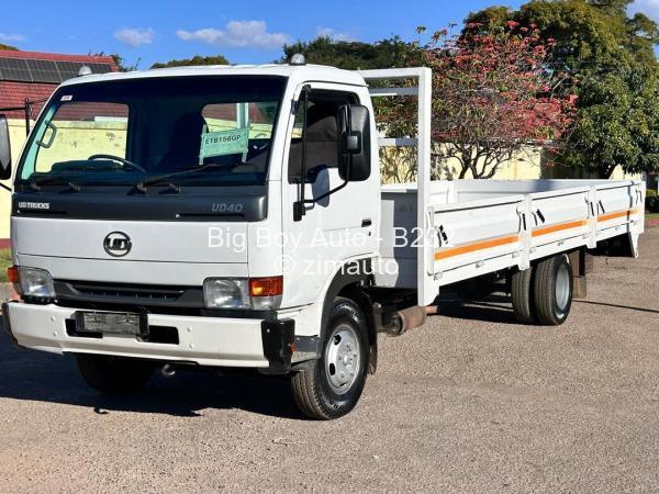 2014 Nissan  UD