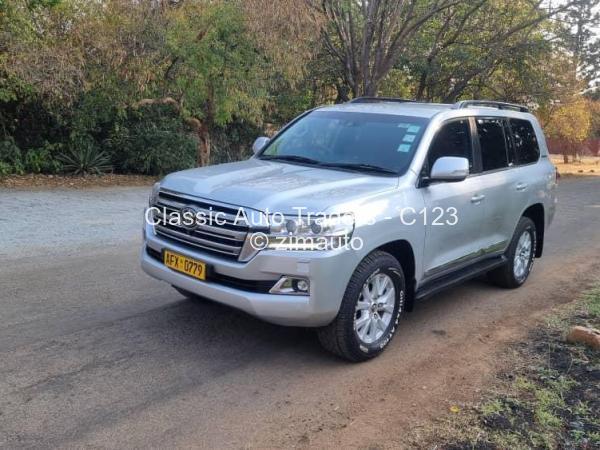 2017 Toyota  Land Cruiser