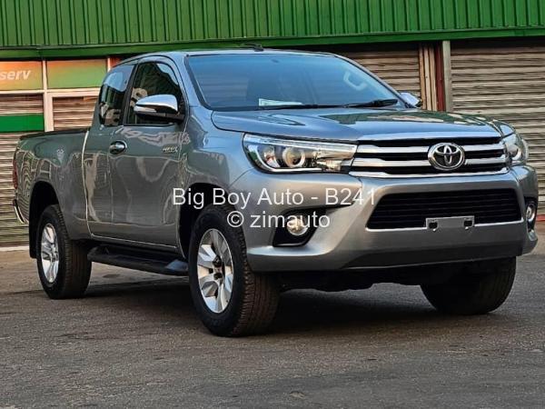 2017 Toyota  HILUX REVO