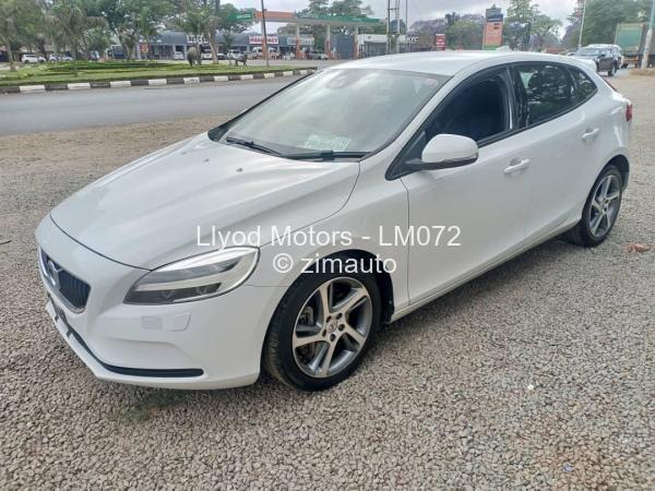 2016 Volvo  V40