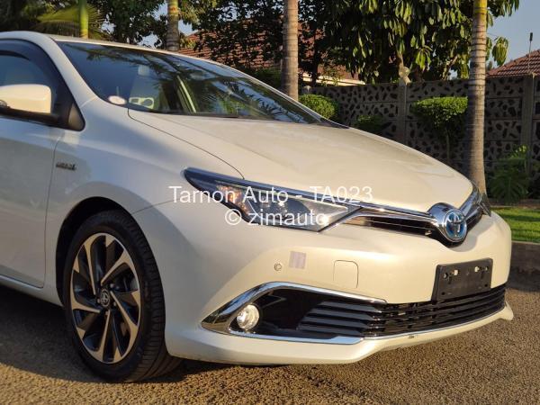 2016 Toyota  Auris