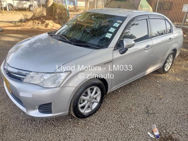 2013 Toyota  Axio