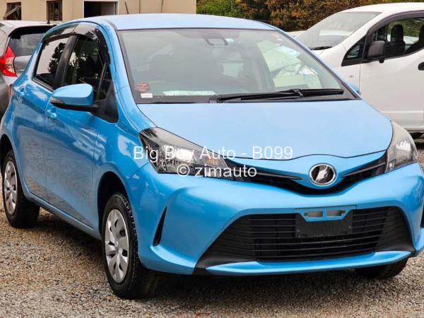 2017 - Toyota  Vitz