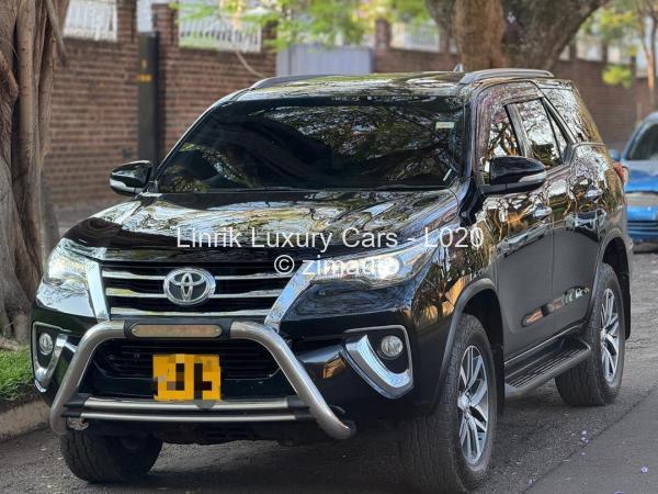 2017 - Toyota  Fortuner