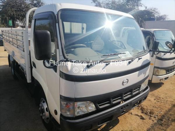 2002 Hino Dutro