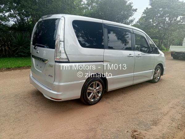 2015 Nissan  Serena