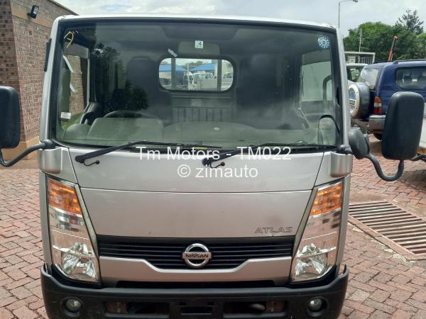 2015 Nissan  Atlas